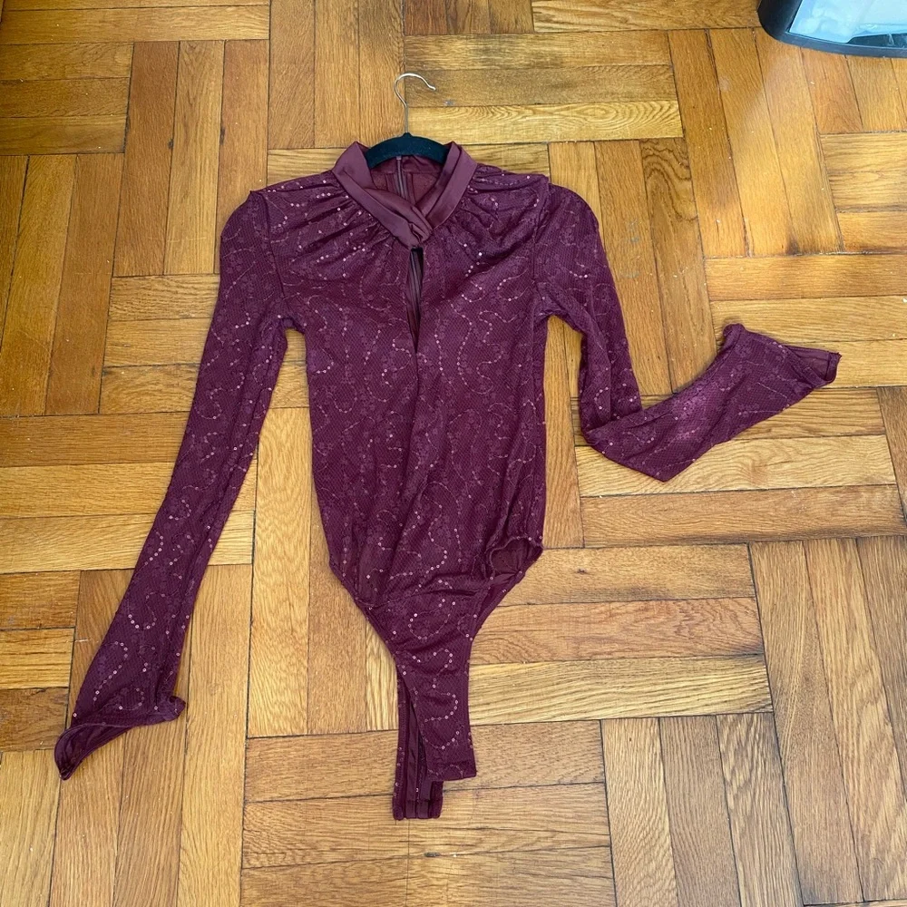 MURCI Exclusive high neck cut-out all-over sequin bodysuit in burgundy - Size 2 - Picture 4 of 10